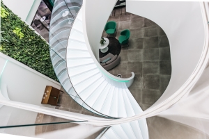 Kuva portaikosta Seinäjoen keskustan konttorissa